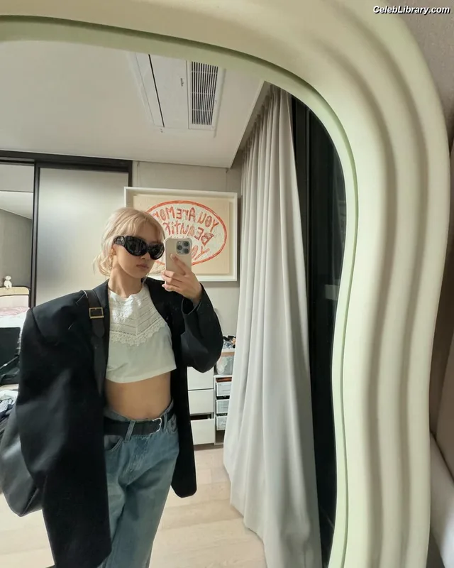 Rosé (BLACKPINK) photo 18 of 4338