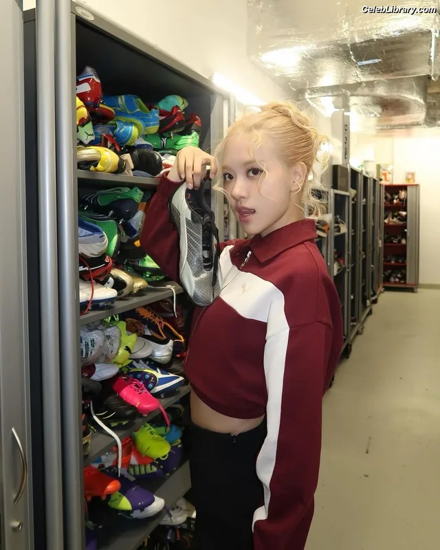 Rosé (BLACKPINK) photo 1 of 4338