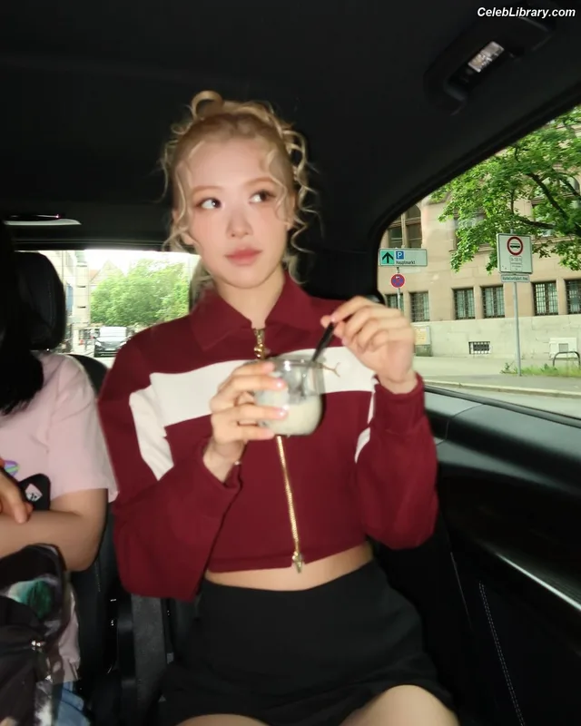 Rosé (BLACKPINK) photo 7 of 4338