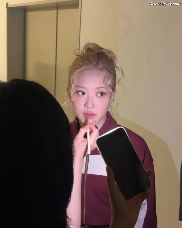 Rosé (BLACKPINK) photo 8 of 4338