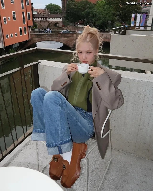 Rosé (BLACKPINK) photo 12 of 4338