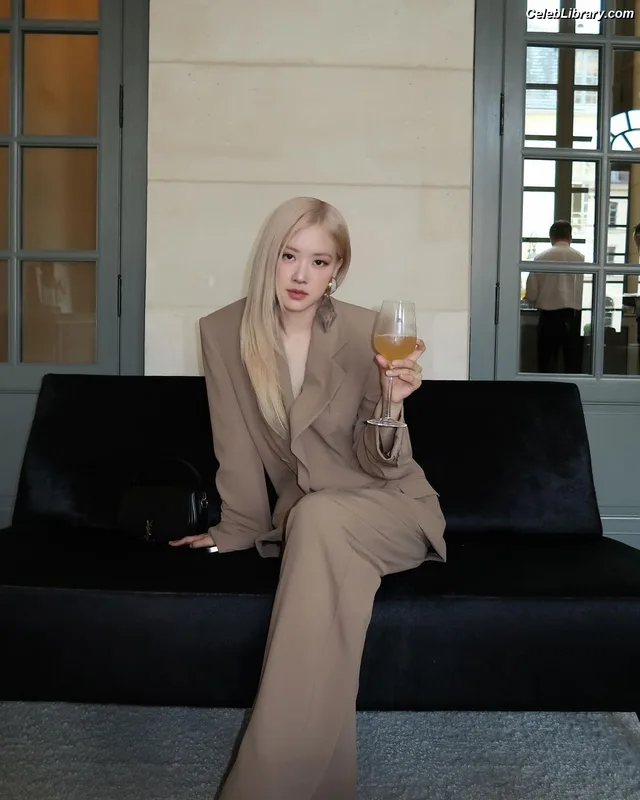 Rosé (BLACKPINK) photo 18 of 4338