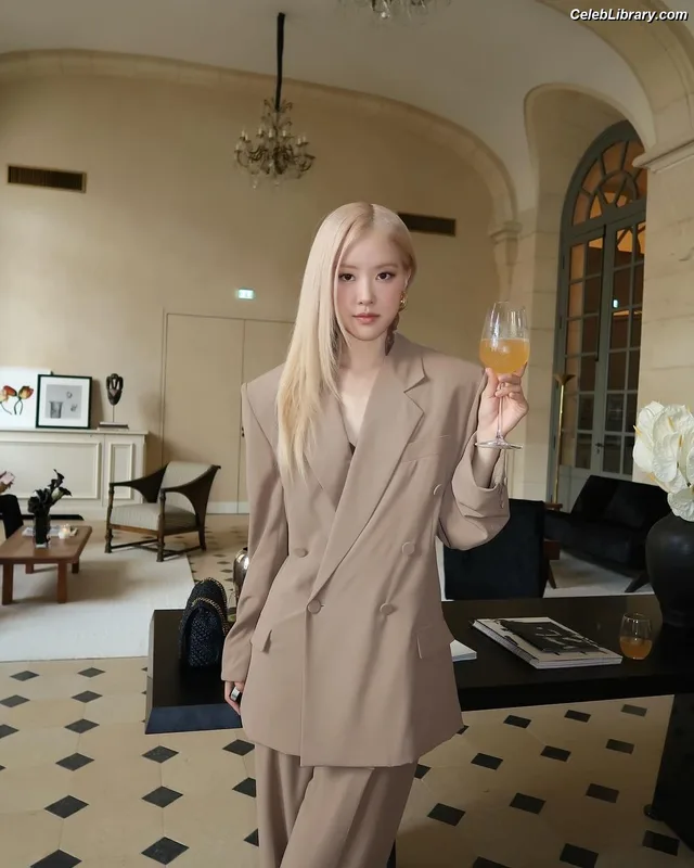 Rosé (BLACKPINK) photo 20 of 4338