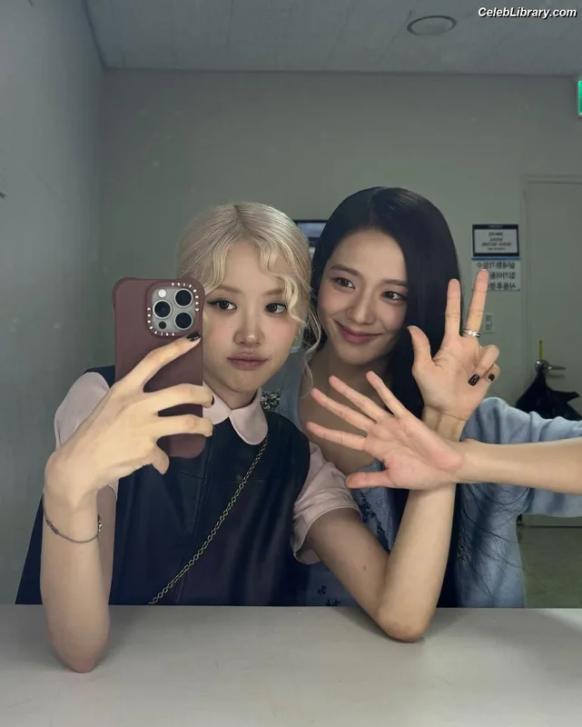 Rosé (BLACKPINK) photo 14 of 4338