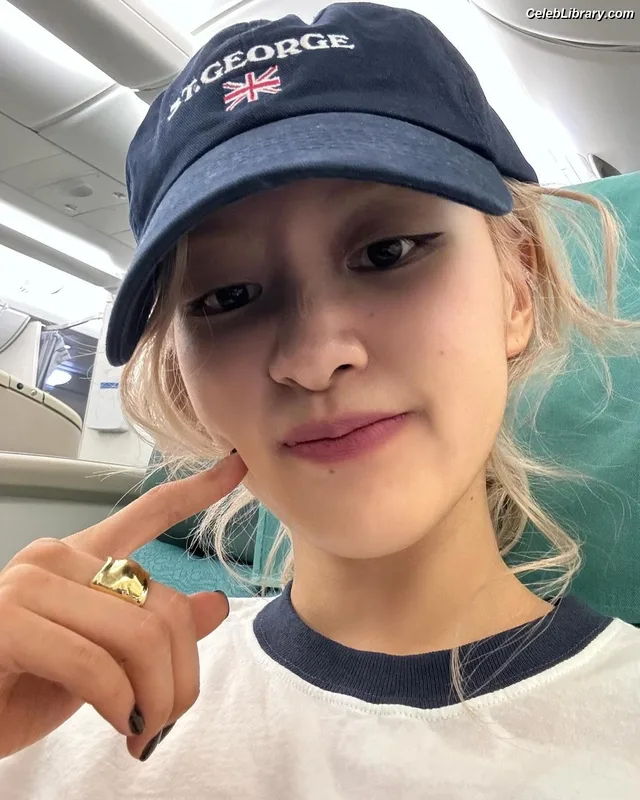 Rosé (BLACKPINK) photo 16 of 4338