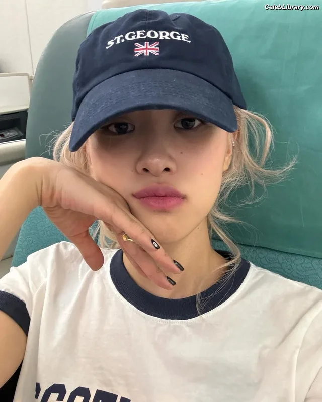 Rosé (BLACKPINK) photo 17 of 4338