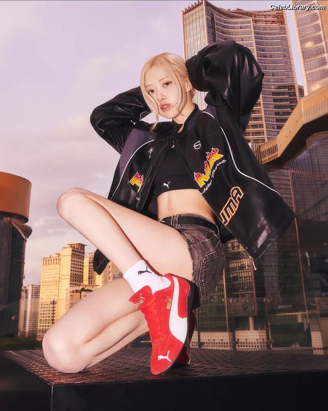 Rosé (BLACKPINK) photo 20 of 4338