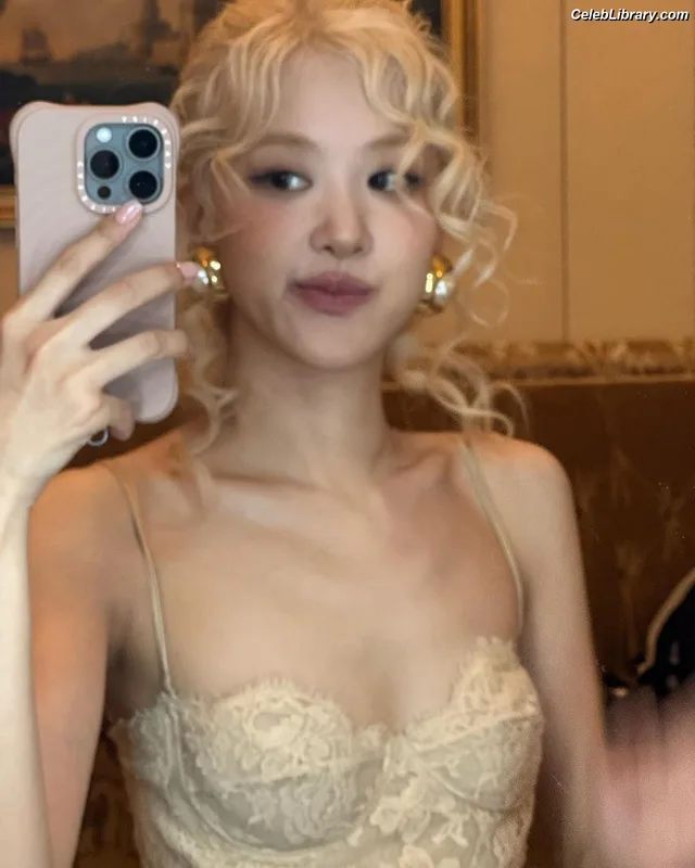 Rosé (BLACKPINK) photo 23 of 4338