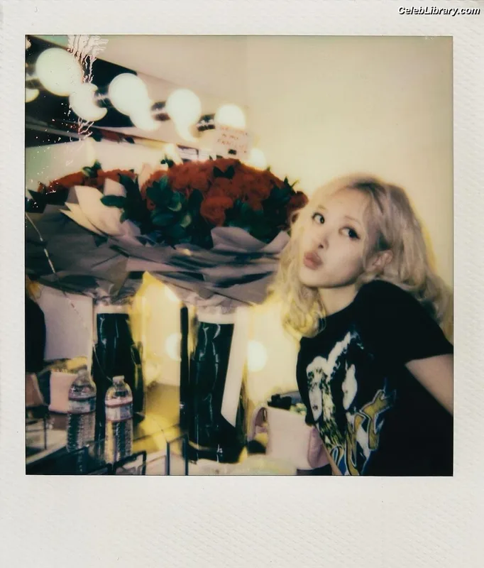 Rosé (BLACKPINK) photo 1 of 4338