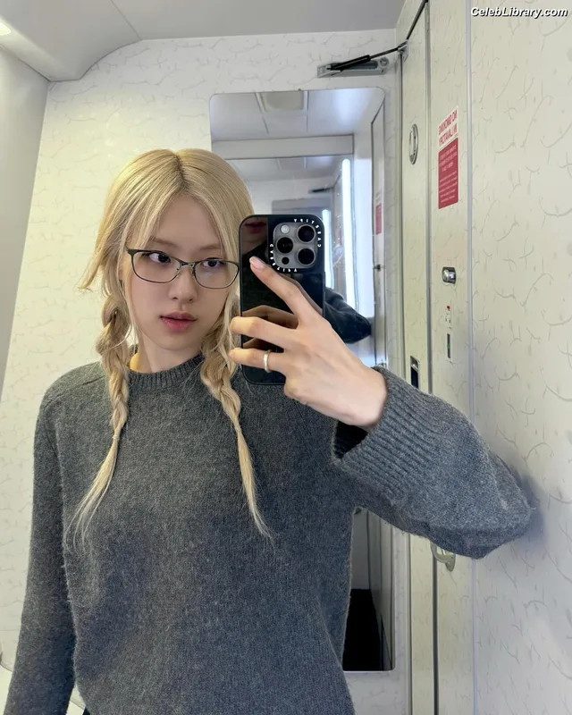 Rosé (BLACKPINK) photo 24 of 4338