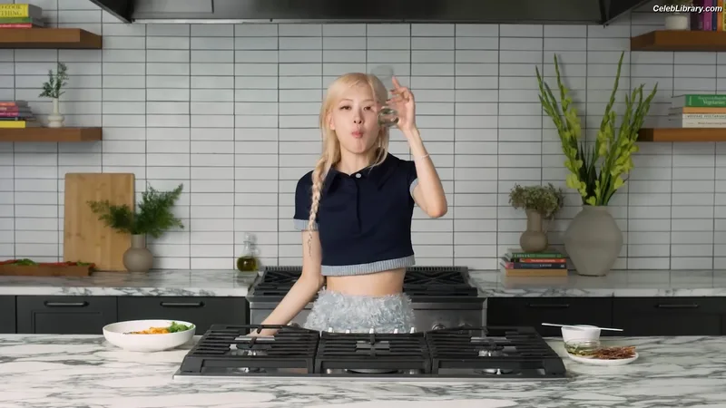 Rosé (BLACKPINK) photo 21 of 4338