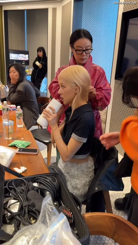 Rosé (BLACKPINK) photo 2 of 4338