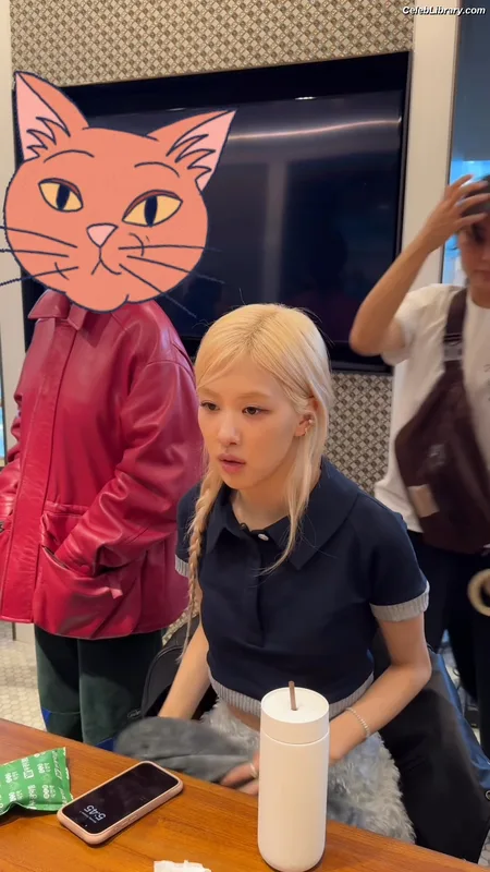 Rosé (BLACKPINK) photo 5 of 4338