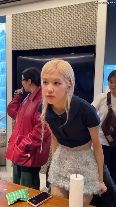Rosé (BLACKPINK) photo 3 of 4338
