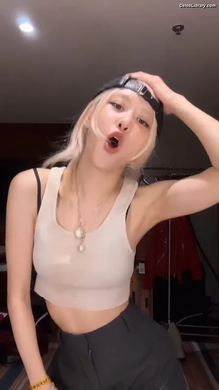 Rosé (BLACKPINK) photo 22 of 4338