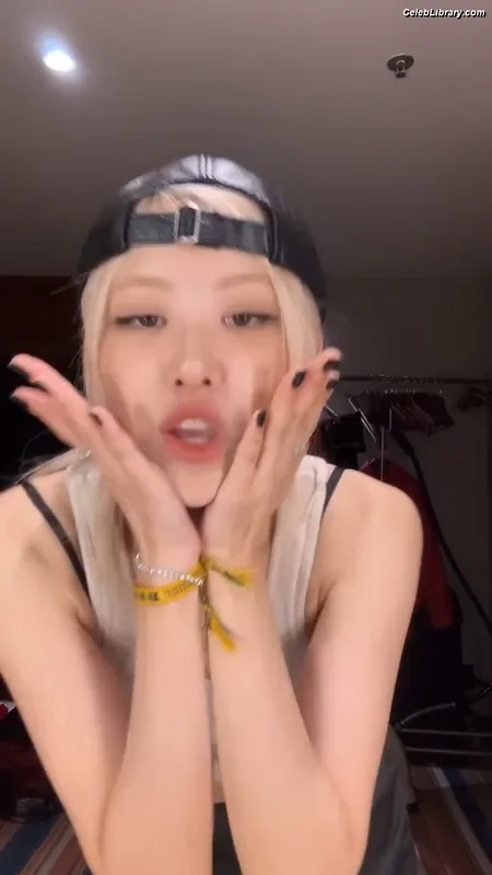 Rosé (BLACKPINK) photo 10 of 4338