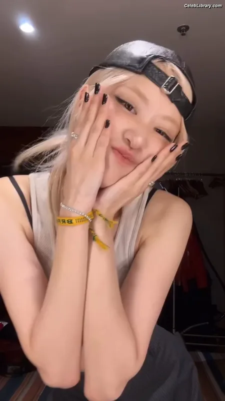 Rosé (BLACKPINK) photo 6 of 4338