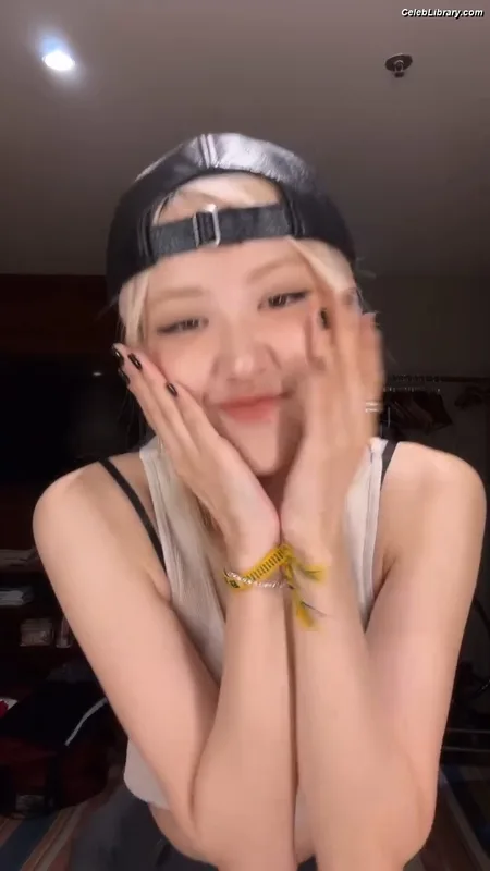 Rosé (BLACKPINK) photo 7 of 4338
