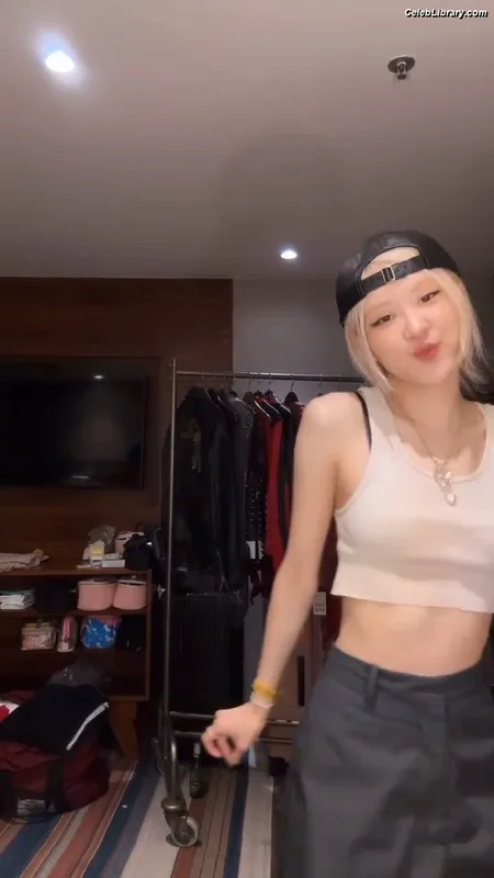 Rosé (BLACKPINK) photo 11 of 4338