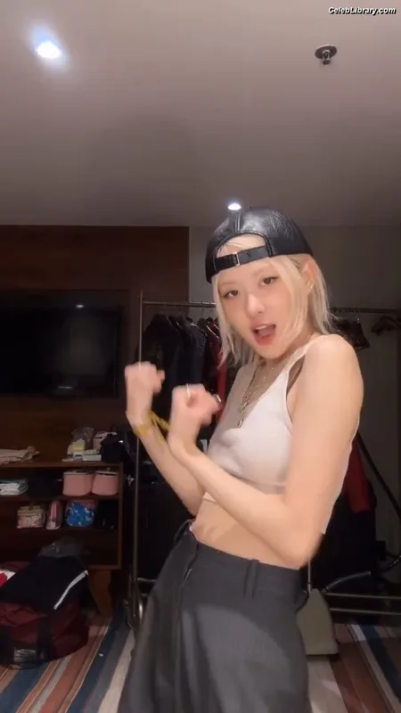Rosé (BLACKPINK) photo 1 of 4338