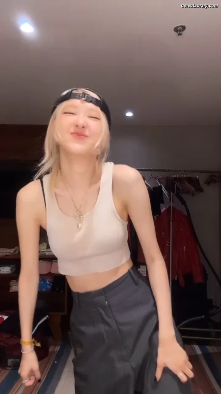 Rosé (BLACKPINK) photo 7 of 4338
