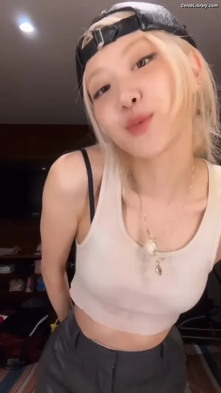 Rosé (BLACKPINK) photo 9 of 4338