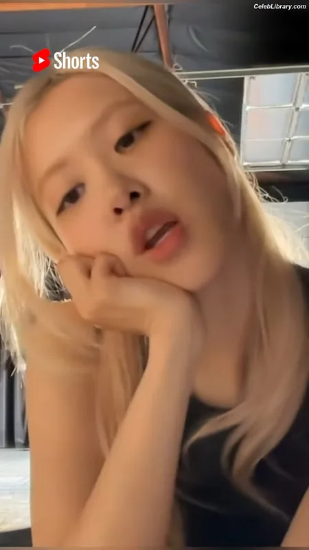 Rosé (BLACKPINK) photo 9 of 4338