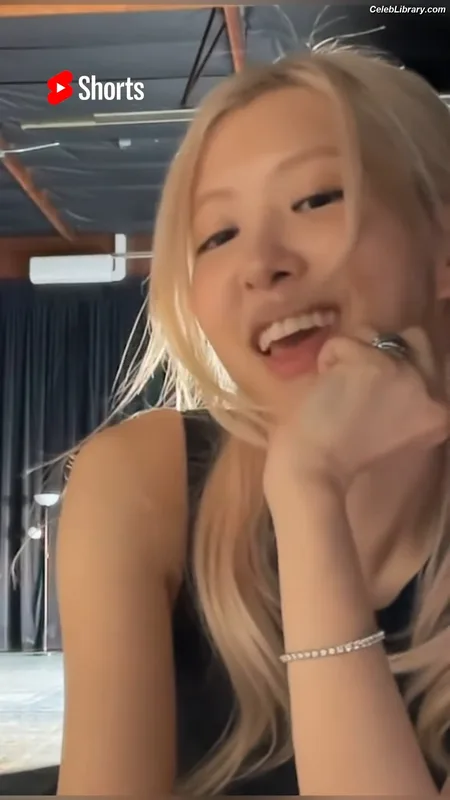 Rosé (BLACKPINK) photo 12 of 4338