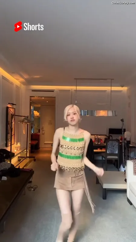 Rosé (BLACKPINK) photo 7 of 4338