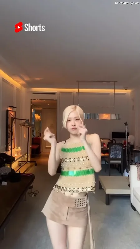 Rosé (BLACKPINK) photo 22 of 4338