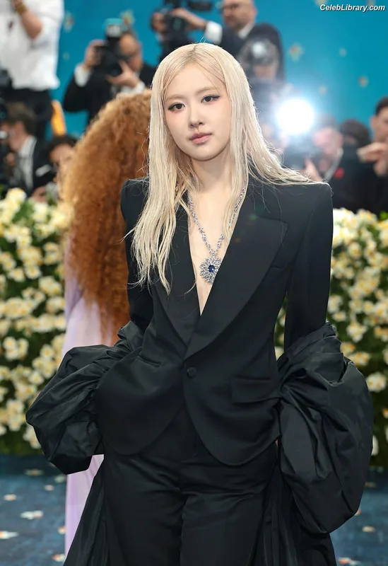 Rosé (BLACKPINK) photo 11 of 4338