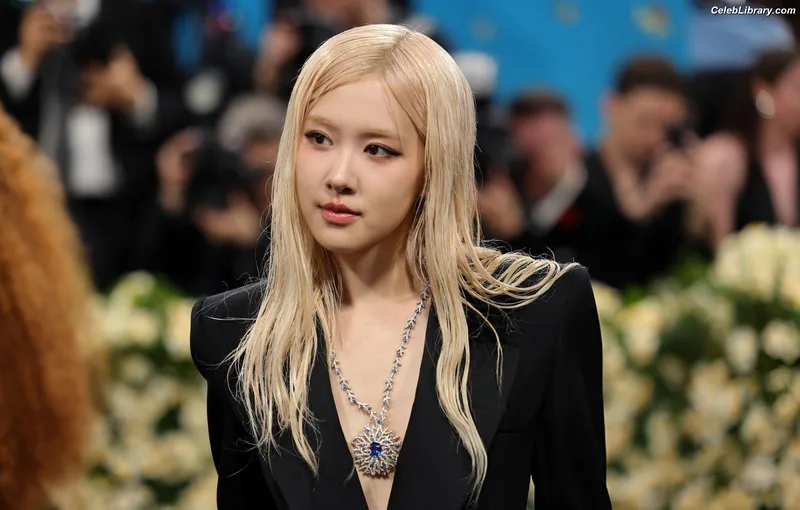 Rosé (BLACKPINK) photo 19 of 4338