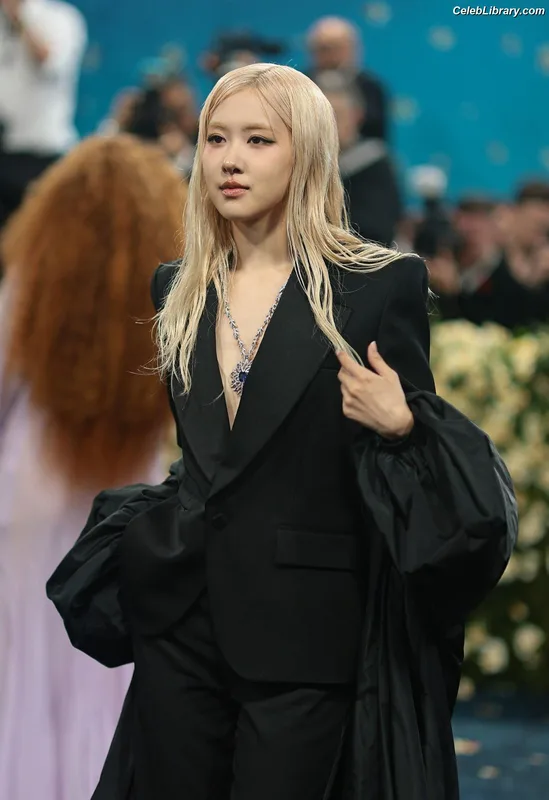 Rosé (BLACKPINK) photo 17 of 4338