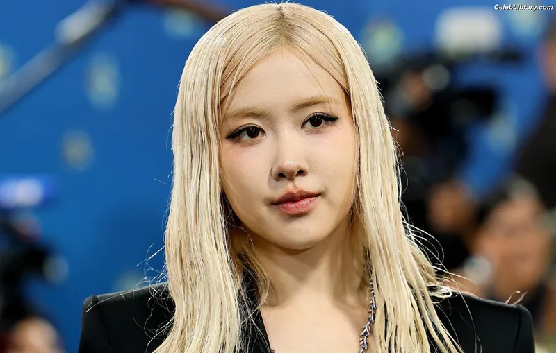 Rosé (BLACKPINK) photo 24 of 4338