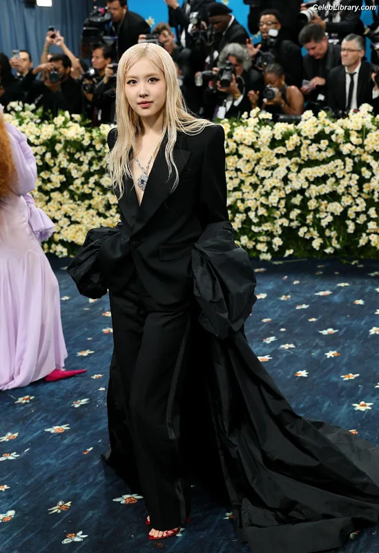 Rosé (BLACKPINK) photo 3 of 4338