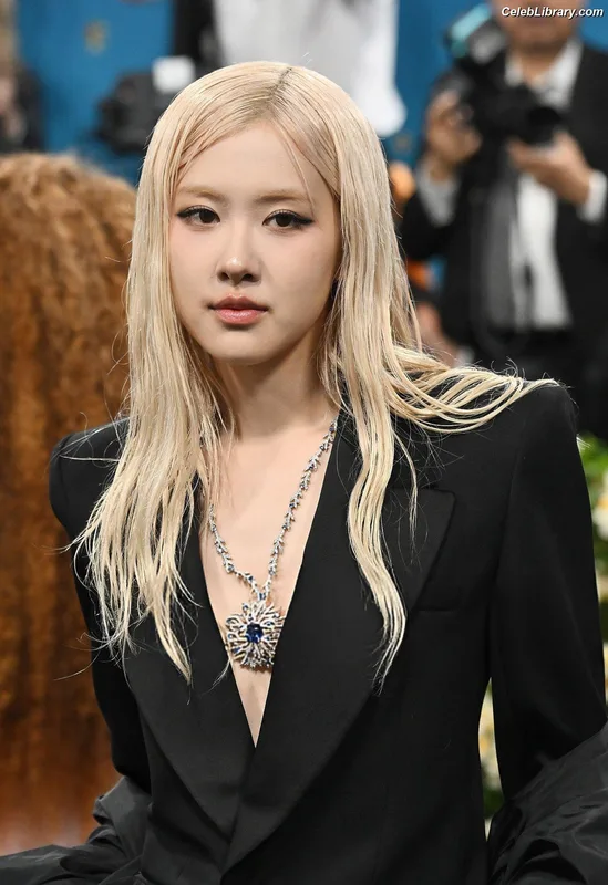 Rosé (BLACKPINK) photo 6 of 4338