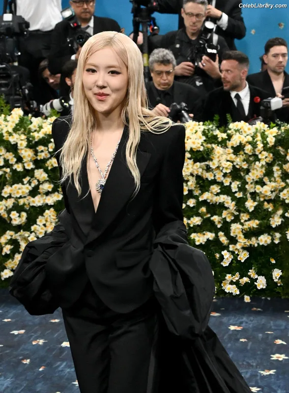 Rosé (BLACKPINK) photo 1 of 4338