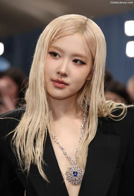 Rosé (BLACKPINK) photo 10 of 4338