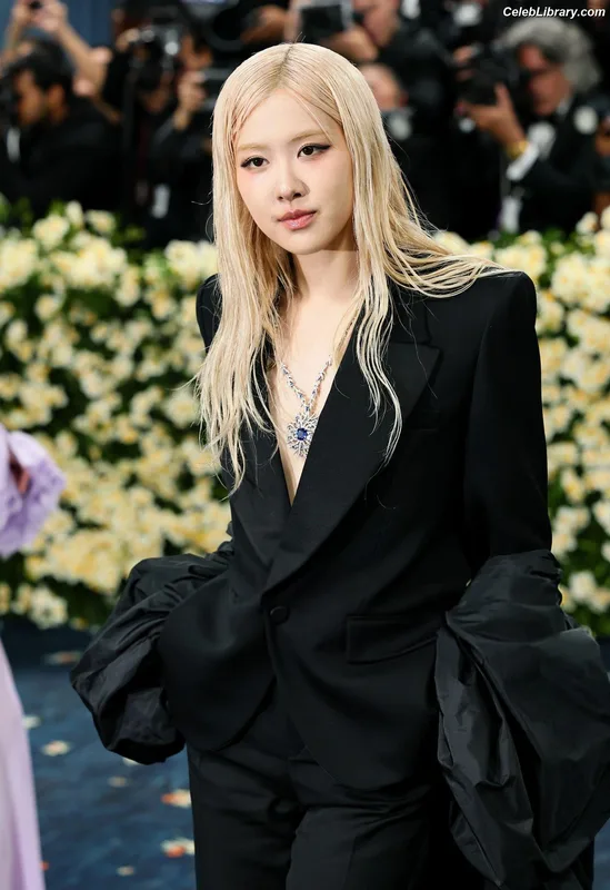 Rosé (BLACKPINK) photo 13 of 4338