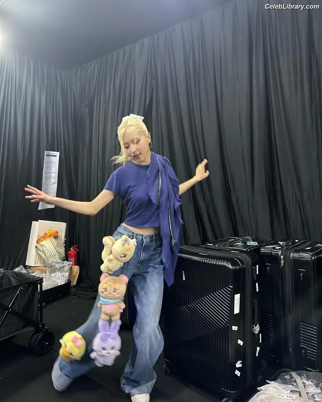 Rosé (BLACKPINK) photo 19 of 4338