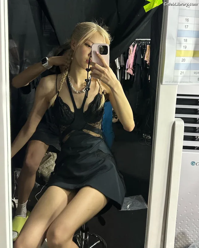 Rosé (BLACKPINK) photo 18 of 4338