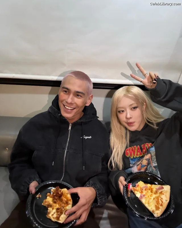 Rosé (BLACKPINK) photo 11 of 4338