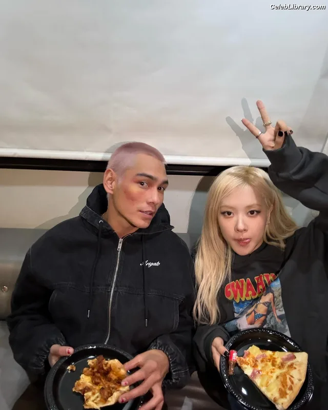 Rosé (BLACKPINK) photo 12 of 4338