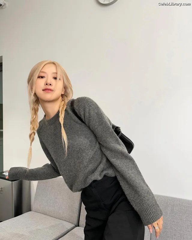 Rosé (BLACKPINK) photo 18 of 4338