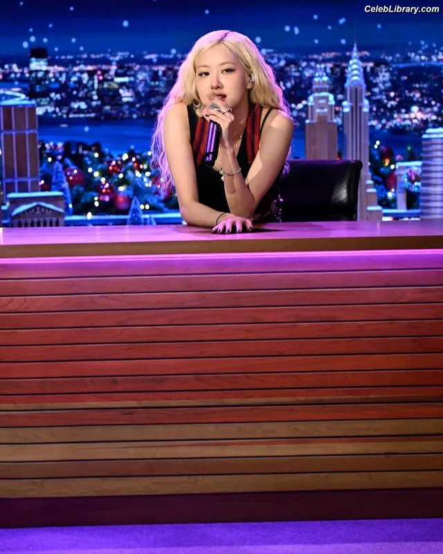 Rosé (BLACKPINK) photo 19 of 4338