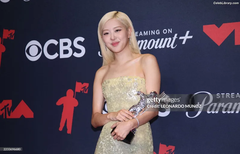 Rosé (BLACKPINK) photo 1 of 4338