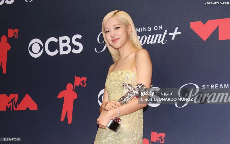 Rosé (BLACKPINK) photo 9 of 4338