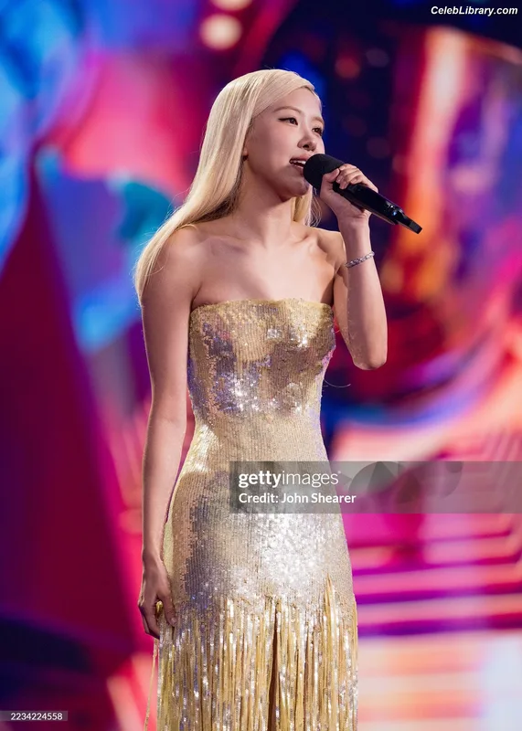 Rosé (BLACKPINK) photo 24 of 4338