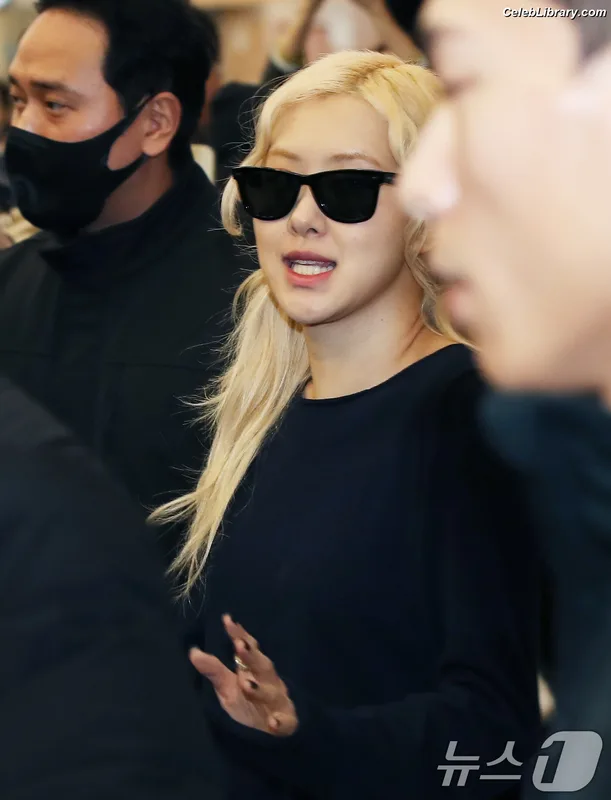 Rosé (BLACKPINK) photo 24 of 4338