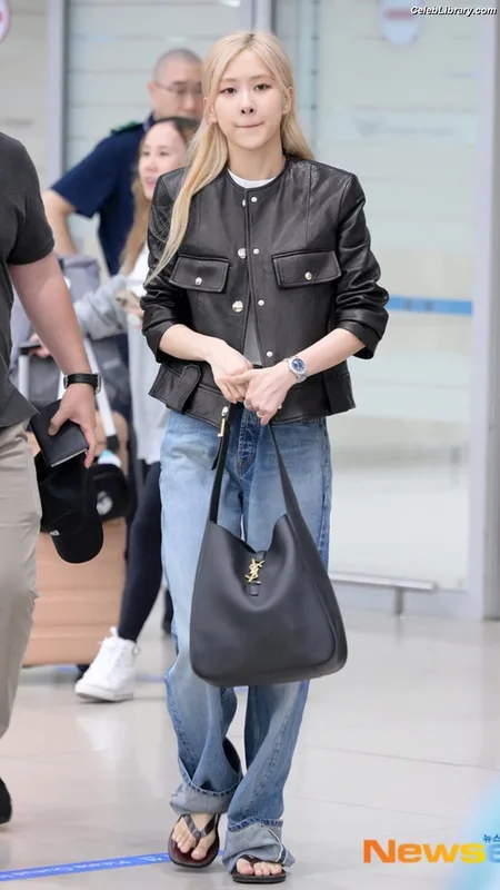 Rosé (BLACKPINK) photo 23 of 4338